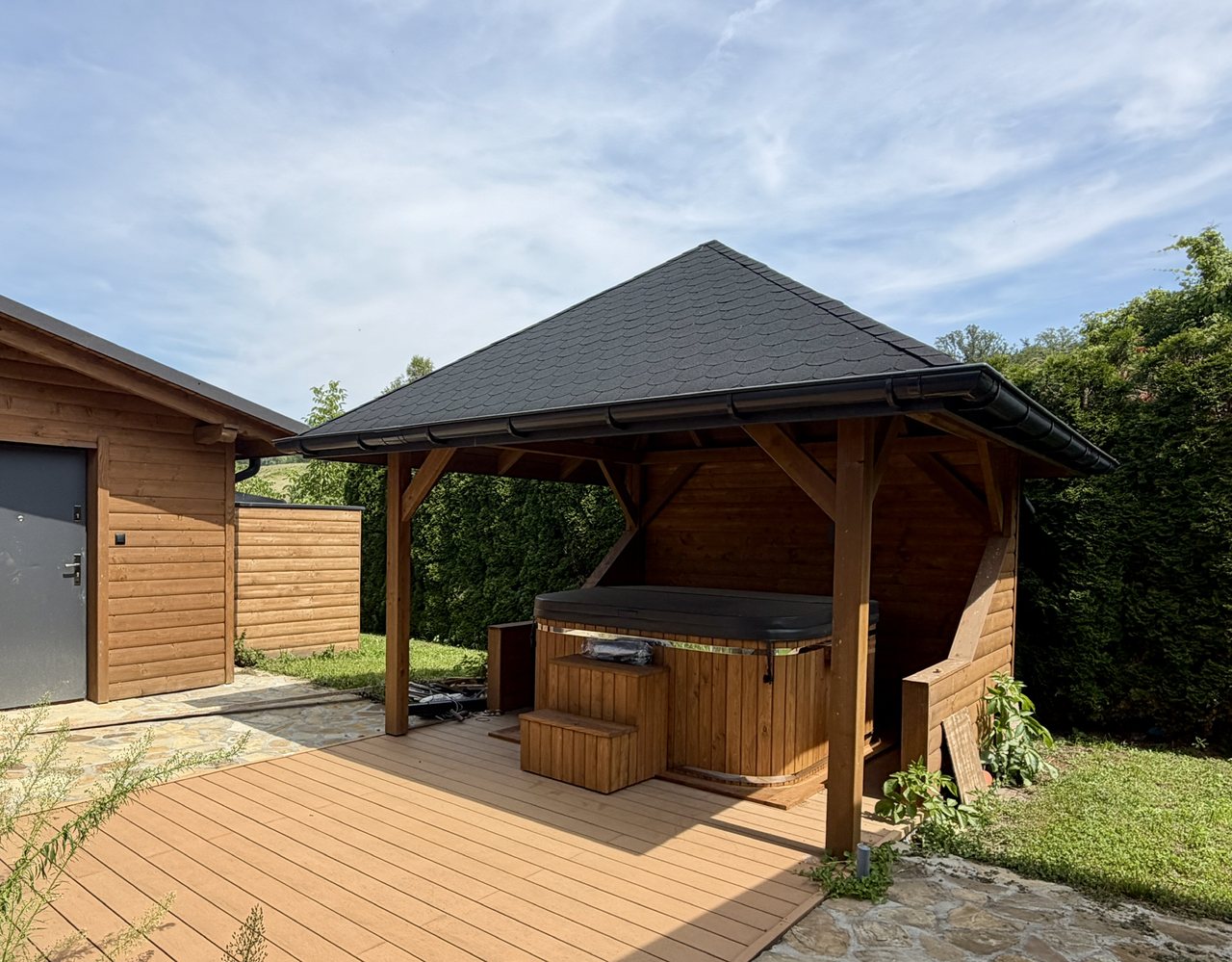 Private jacuzzi and sauna